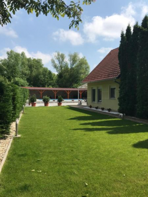  Doni Prémium Vendégház  Орфю